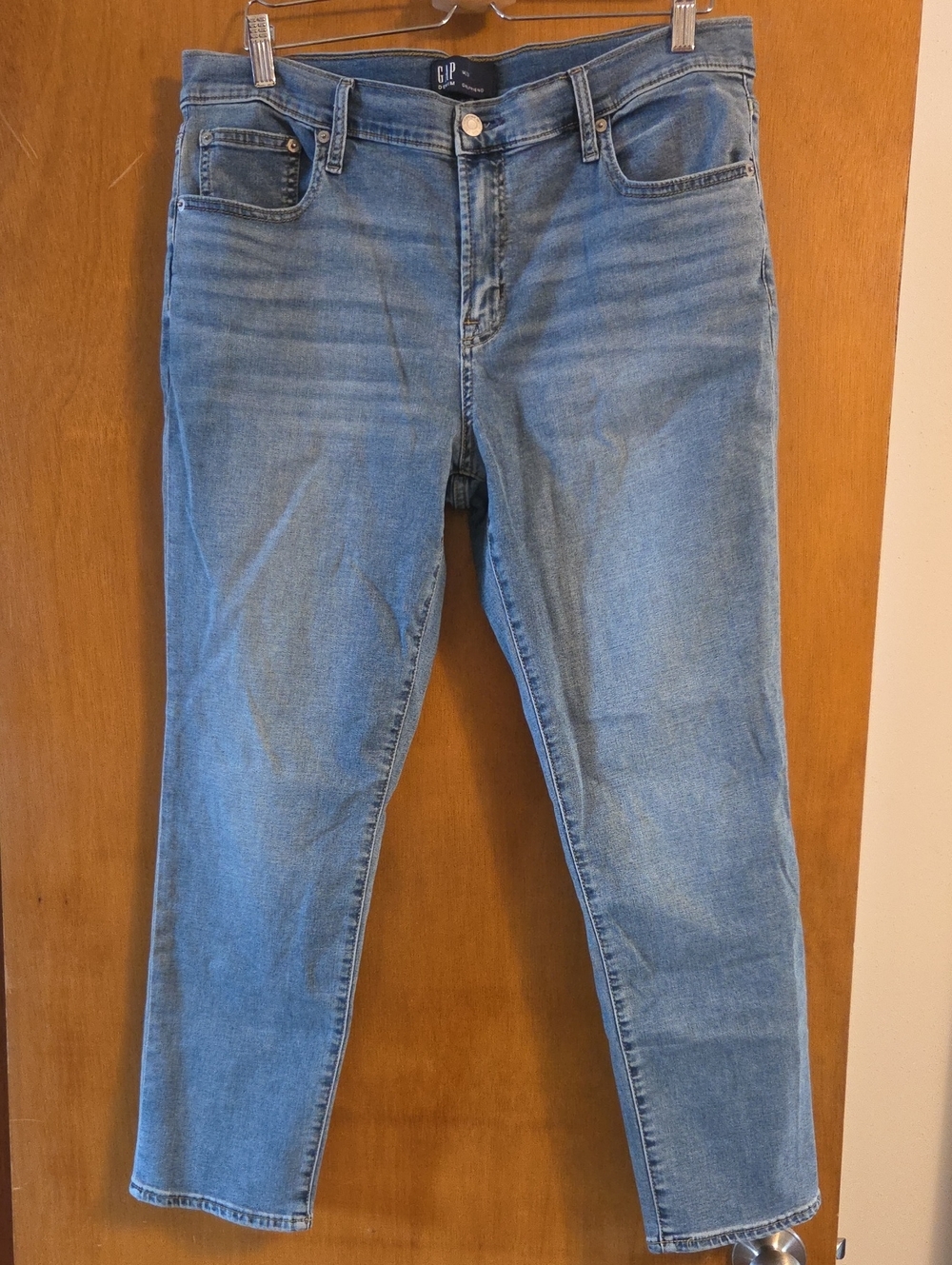 GAP Women's Girlfriend Jeans in Light Blue Wash